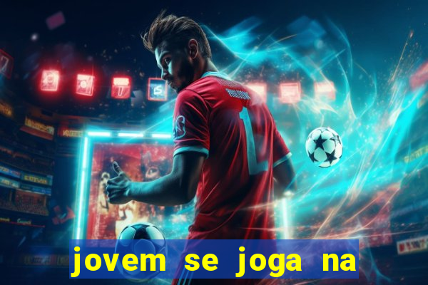 jovem se joga na linha do trem 2024